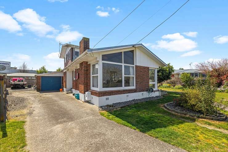 The property at 2 Longwood Place, in Harrowfield, Hamilton, is being sold by a motivated vendor. Photo / Supplied