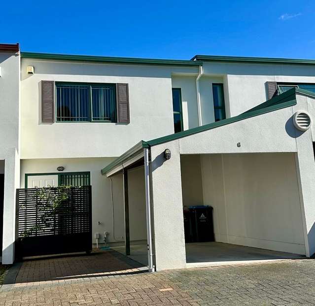 Spacious 3BR Townhouse in great location!