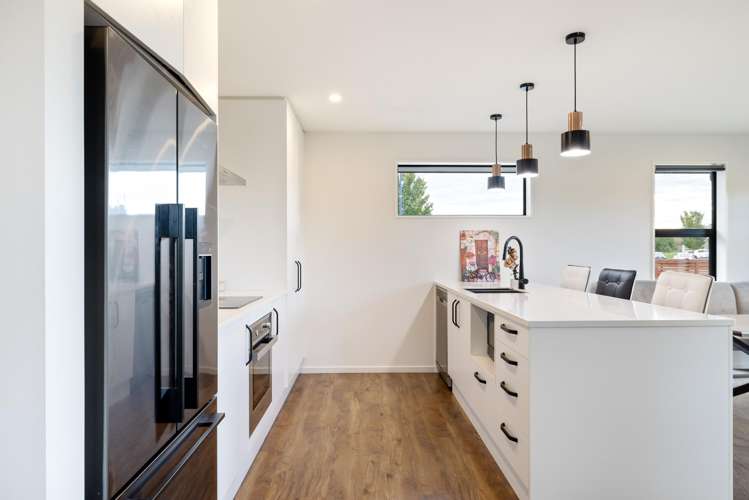 8 Tiritiri Moana Drive_3