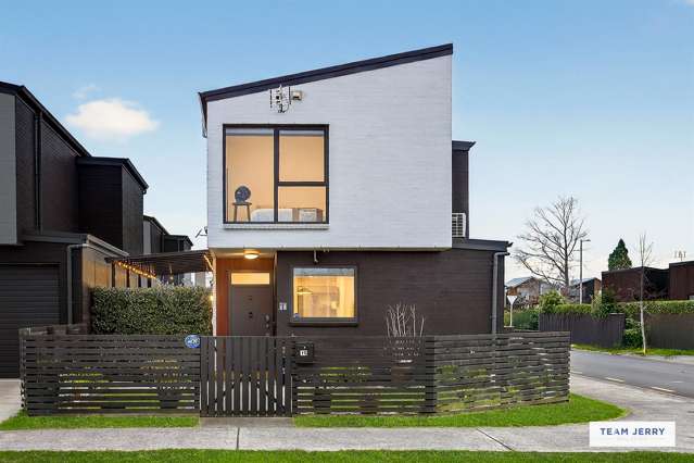 Standalone Corner Gem - Stylish Family Living