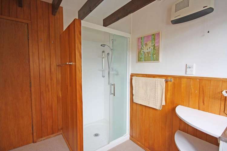 128 Oratia Place Onemana_14