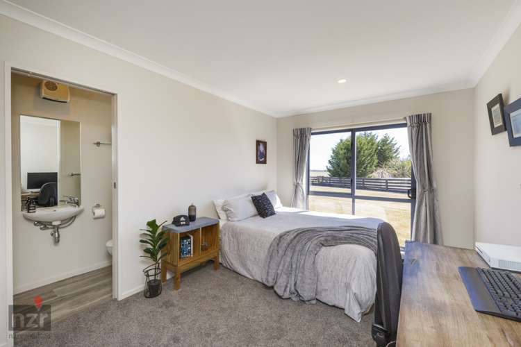 75 Spur Road West Feilding_11
