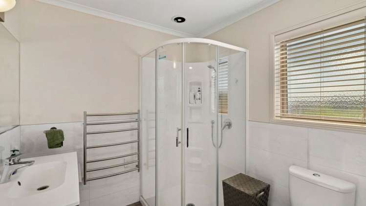 8 Utopia Park Heights Welcome Bay_11