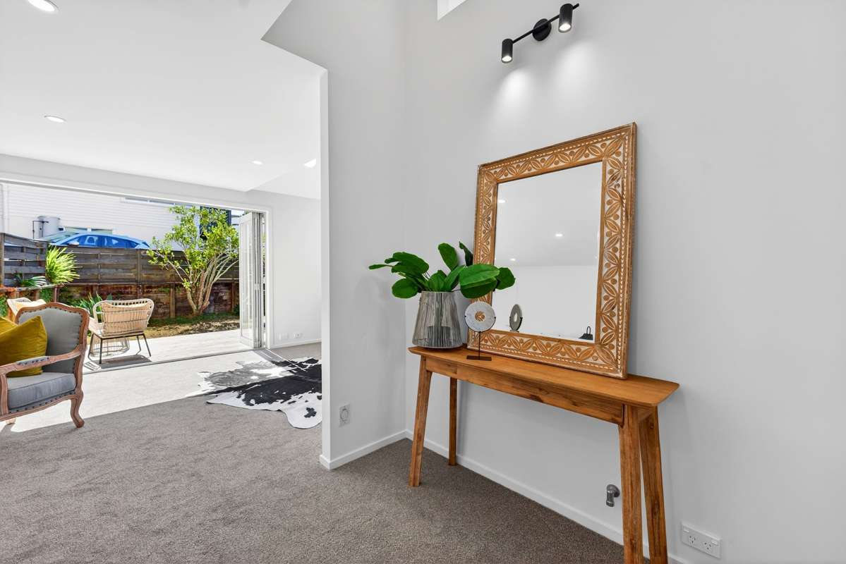 2/10 Windsor Place_0