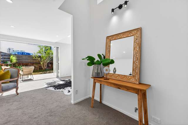 Family home next to Rangitoto College!