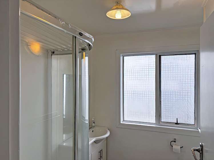 24 Baird Road 11139_5