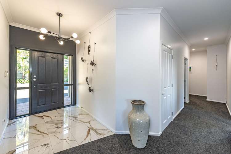 1 Shakespeare Road Bastia Hill_17