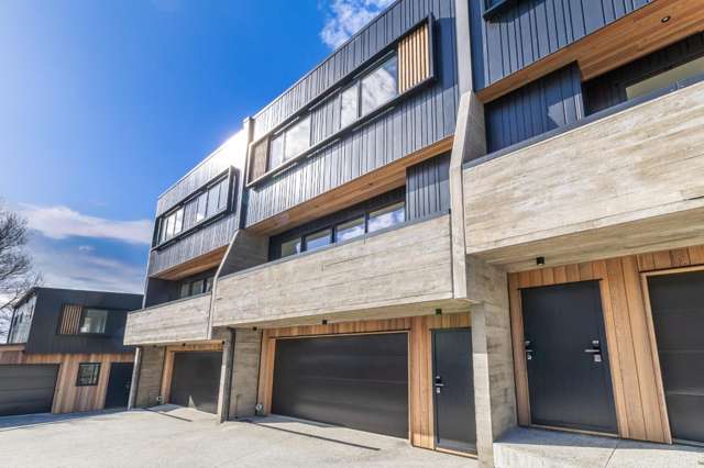 Brand New Living in Red Beach