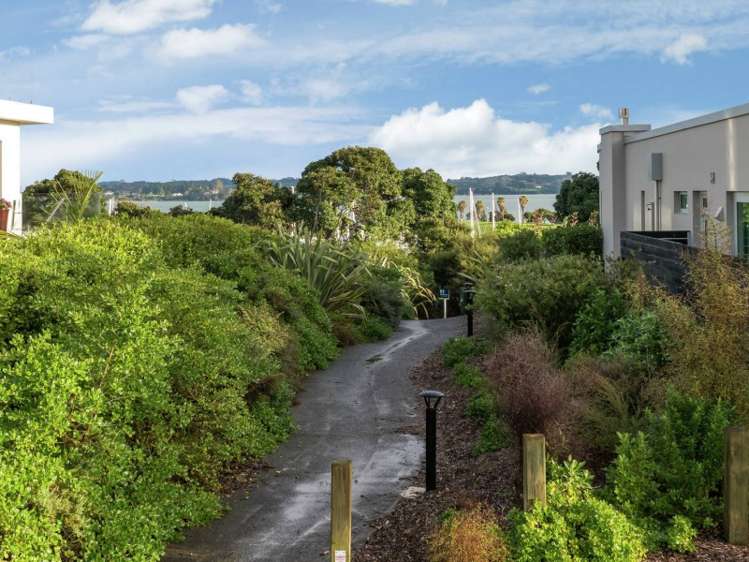 44 Pine Harbour Parade Beachlands_20