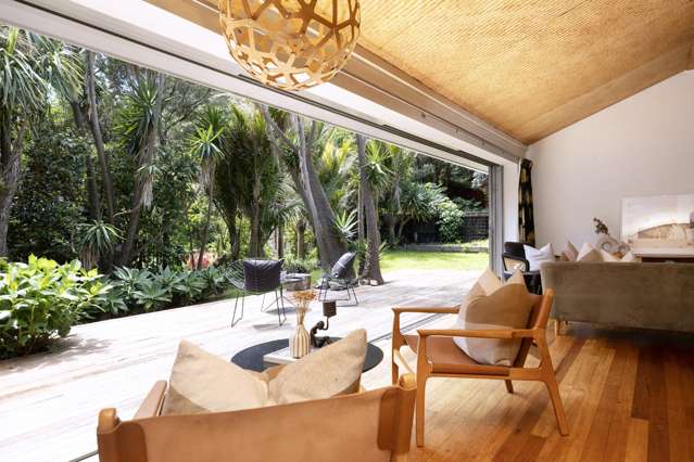 Karekare, Timeless Warmth by the Beach