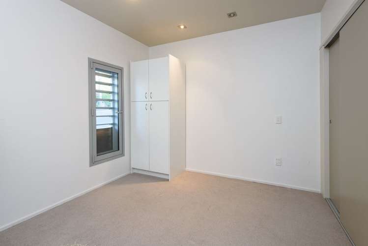 18/2 Onslow Road Khandallah_2