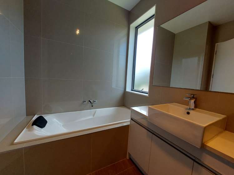 28 Jelas Drive Riverhead_16