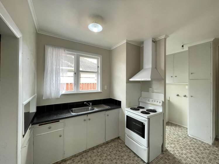 94 Pine Avenue 11305_2