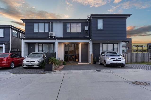 Modern & Spacious Townhouse in Flat Bush