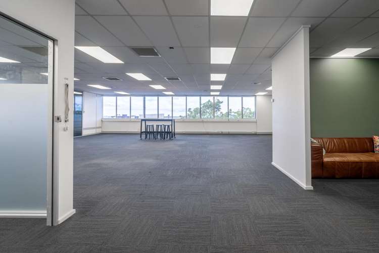 Part first floor/141 Cameron Road Tauranga Central_5