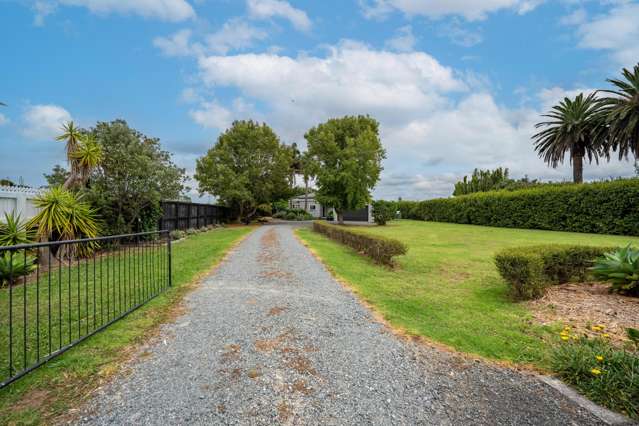 HALF-ACRE RETREAT ... Elegance, space, peace.
