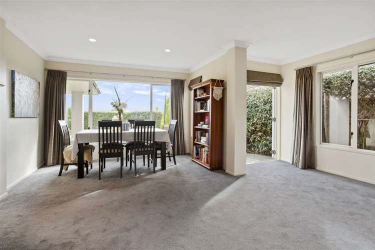 62 Intrepid Crescent Beachlands_9