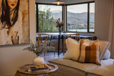 3 Annes Way, Larchwood Heights_2