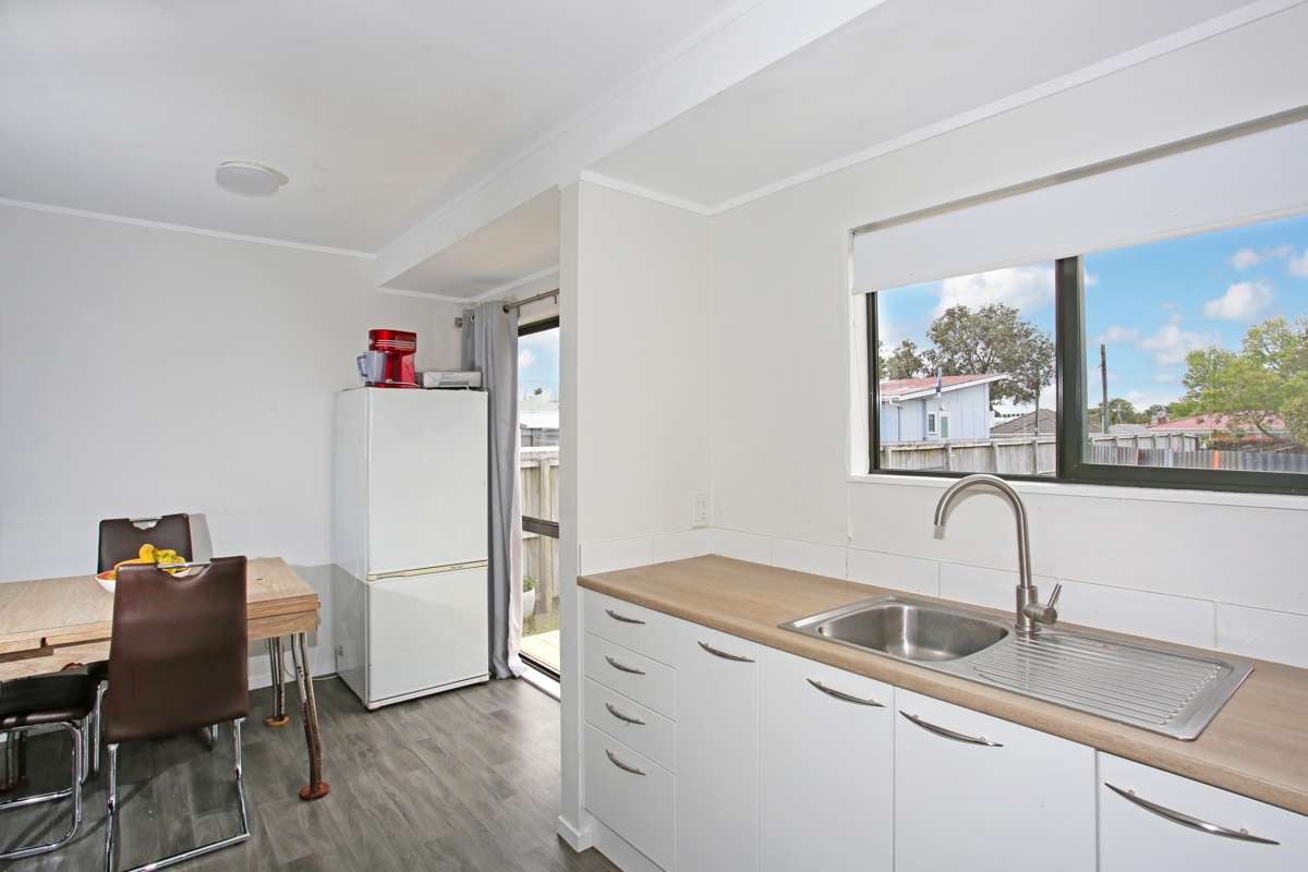 2/8 Freyberg Crescent_1