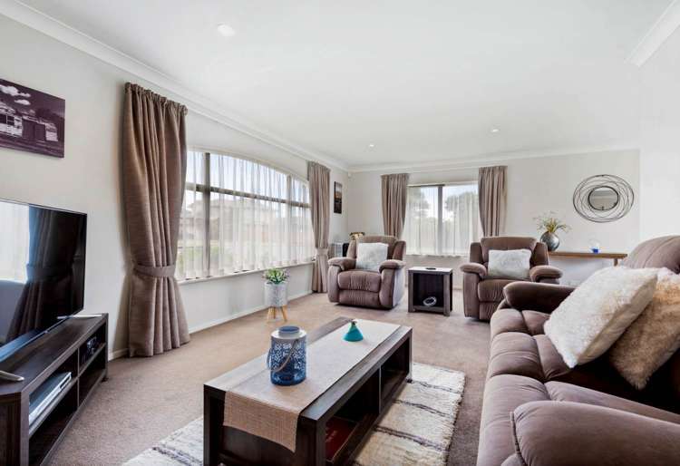 2 Bellshill Close Wattle Downs_11