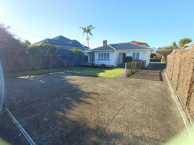 2-BEDROOM BUNGALOW IN Ellerslie