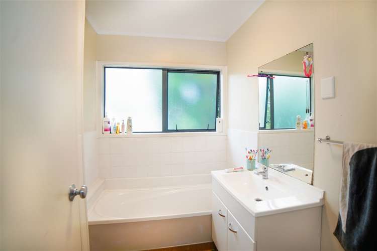 2/73 Etherton Drive Manurewa_7