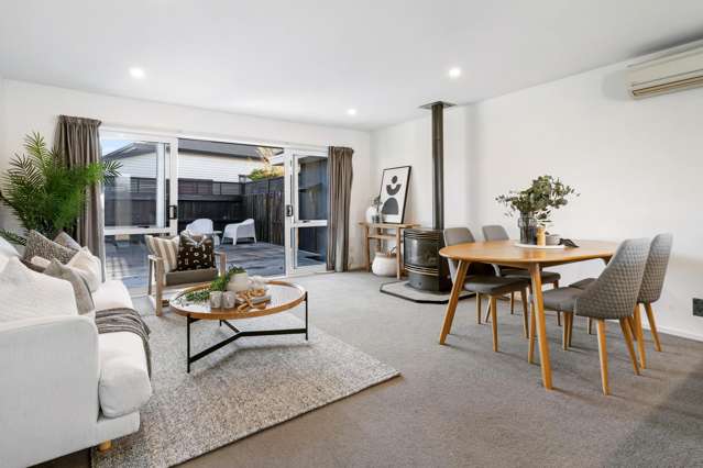 TIDY THREE BEDROOM BURWOOD TOWNHOUSE!