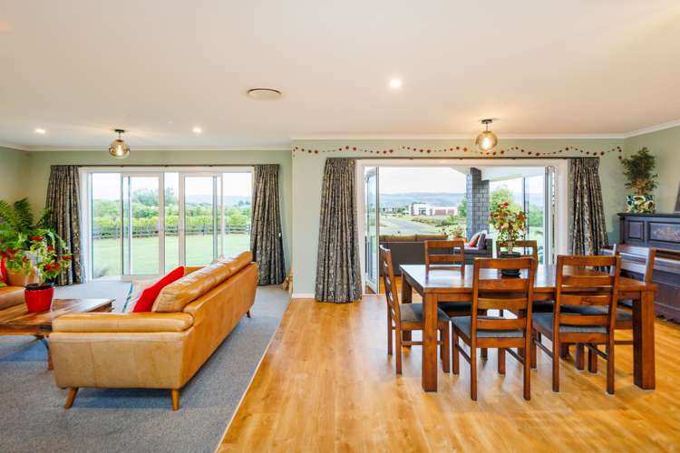 21 Loveston Lane Kelvin Grove_13