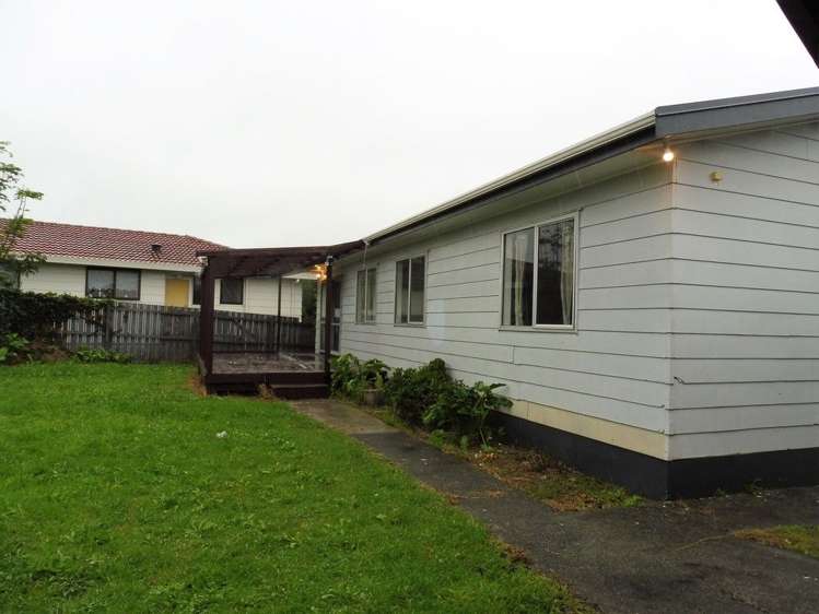 2/5 Hatherley Place Clendon Park_5