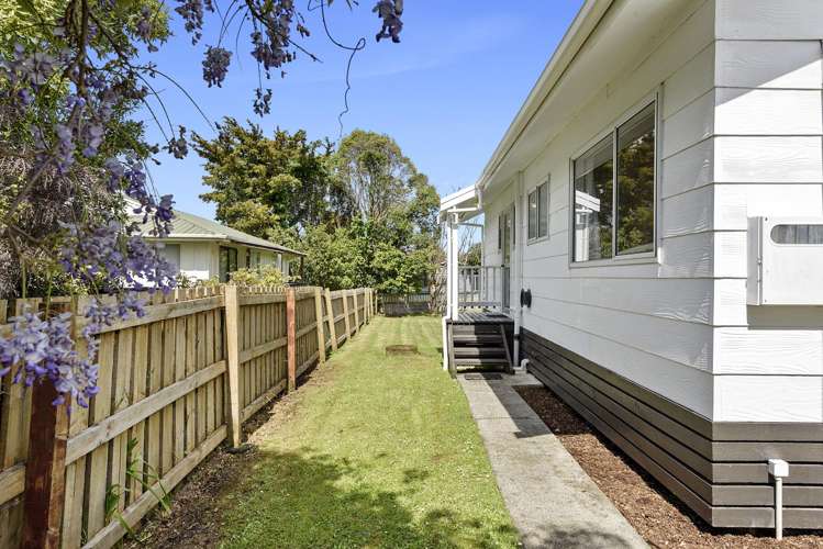 77A Lake Crescent Hamilton Lake_11