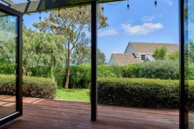 8 Cheviot Road, Lowry Bay_2