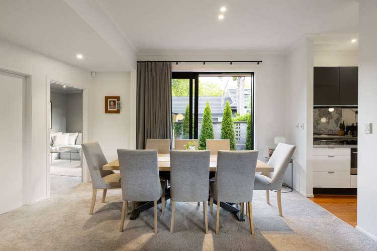 703 River Road Chartwell_11