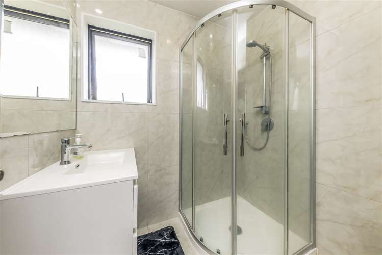 87 Naylors Drive Mangere_16
