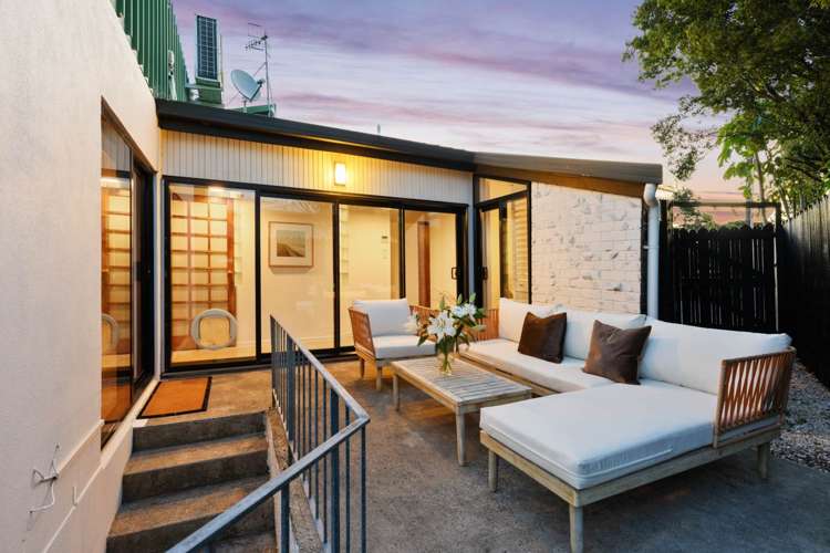 2/199 Glenfield Road Hillcrest_28