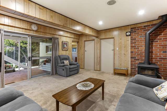 194 Forest Hill Road Waiatarua_2