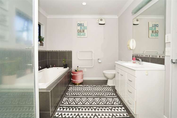 47 Wiltshire Drive Huntington_11