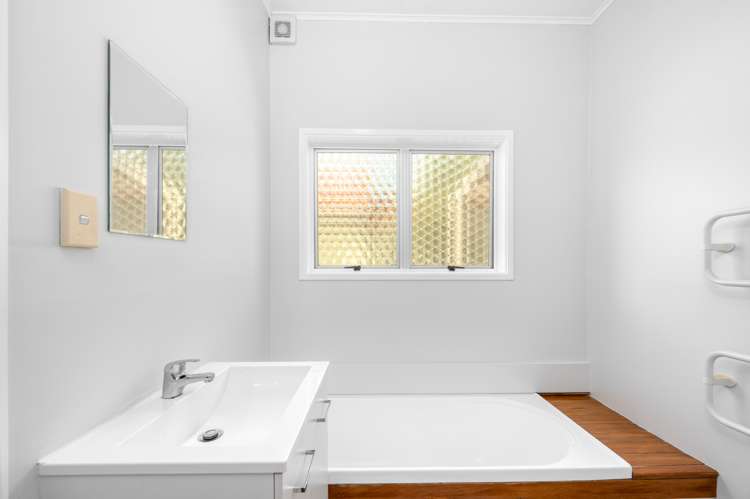 110 Main Road Tawa_9