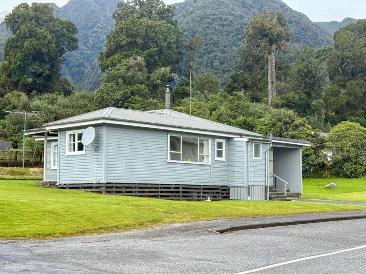 13 Main Road Fox Glacier_1