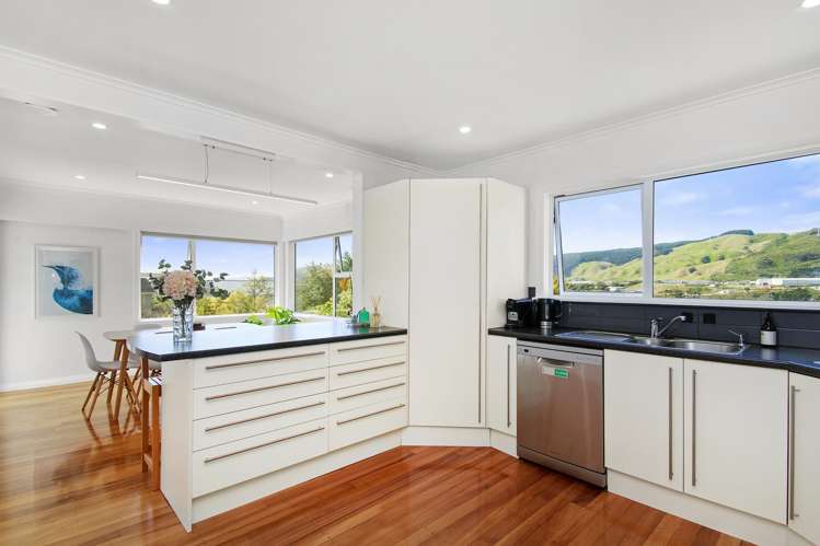 37 Sunrise Boulevard Tawa_5