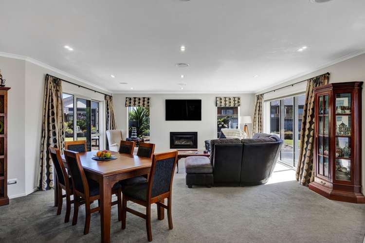 1 Elizabeth Grove Stratford_11