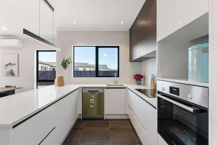 9 and 13 Arahi Road Clevedon_7