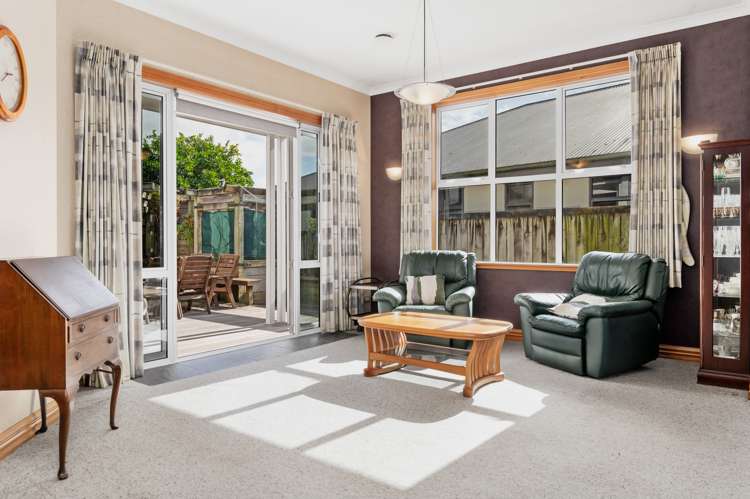 16 Thistlewood Avenue Hamilton East_10