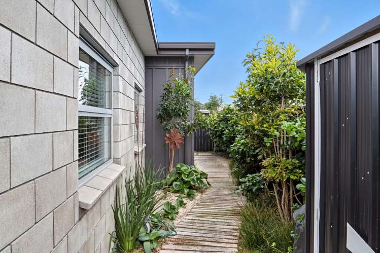 6 Kahuparere Crescent Pyes Pa_17