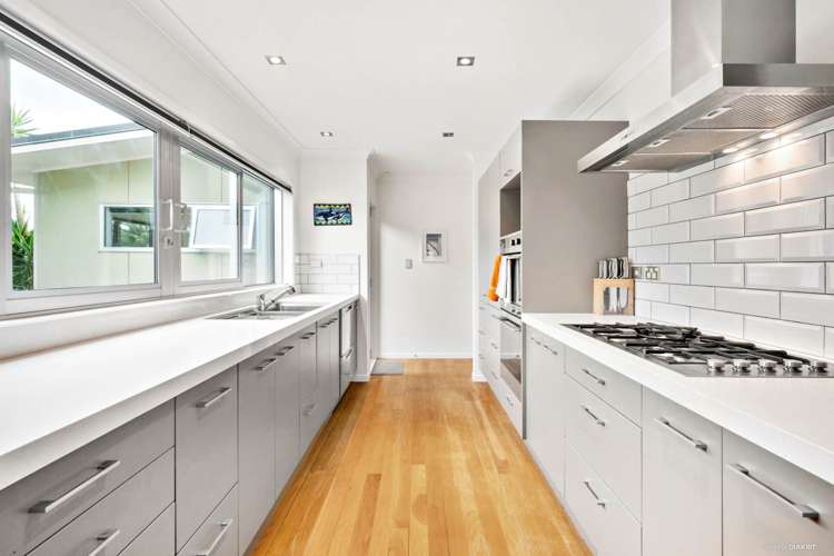 28 Ocean View Road Huia_3