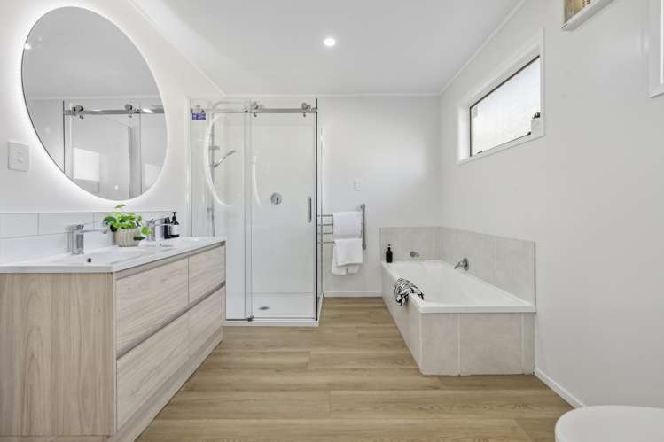 28 Ridgemount Rise Mangere Bridge_13