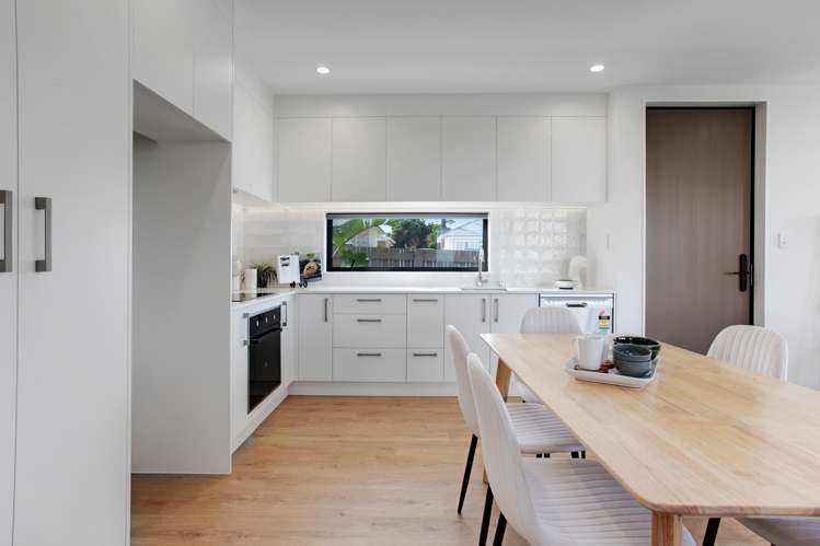 2/129 Richardson Road Mount Albert_4