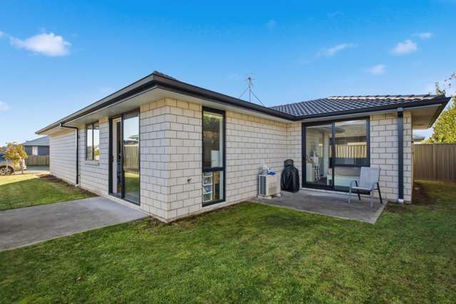 Brick Beauty, Top Location & Easy Care!