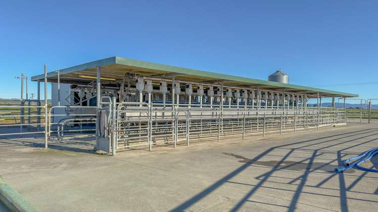 165 Canal Road East Waitakaruru_11