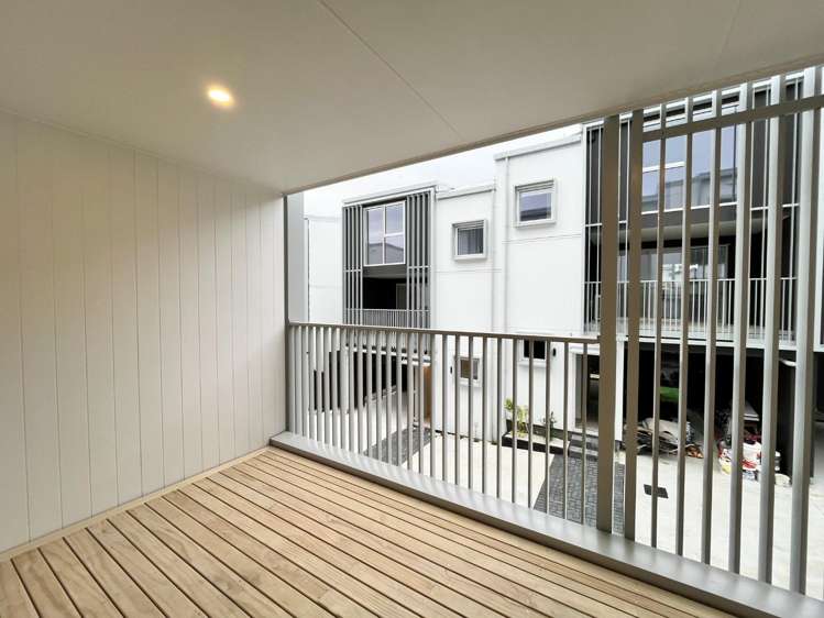 16/9 Aeroview Drive 1603_15