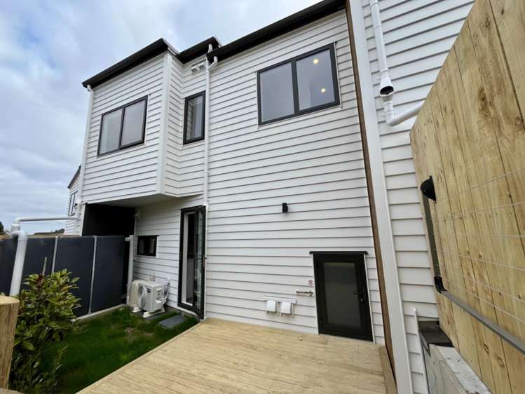 12B Massine Place 2334_13